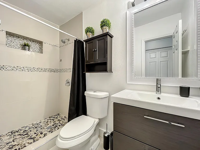 2700 SW 36th Ave #D — Photo 9
