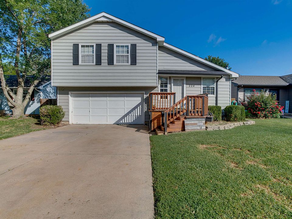 1st image of 224 W Village Lake Dr