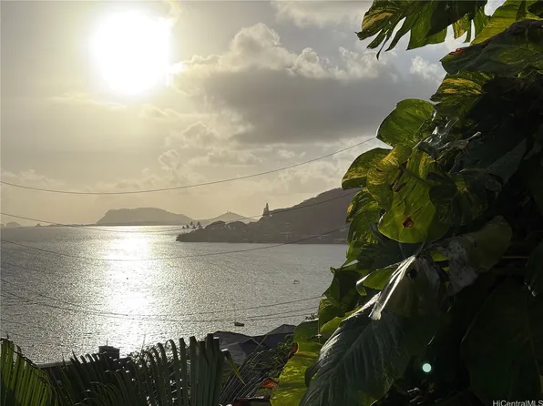 47-398 Mawaena St, Kaneohe, HI 96744