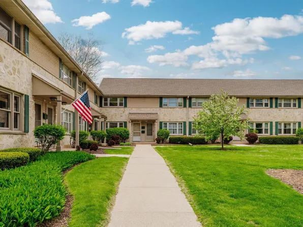 4873 North Santa Monica BOULEVARD, Whitefish Bay, WI 53217