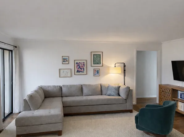 130 Hillsboro Pl, Nashville, TN 37215