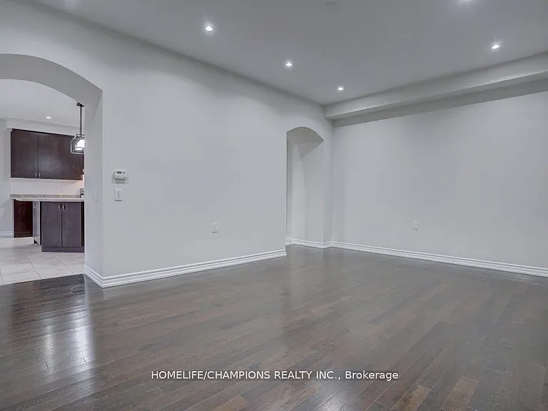 102 Benadir Ave — Photo 20
