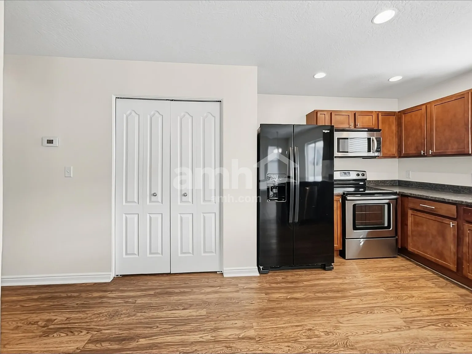 4 bed, 2.5 bath, 2391 sqft, $2,315 — Photo 4