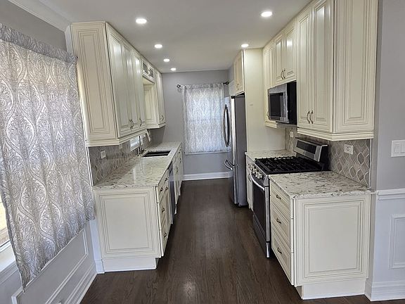 4th image of 5511 N Menard Ave