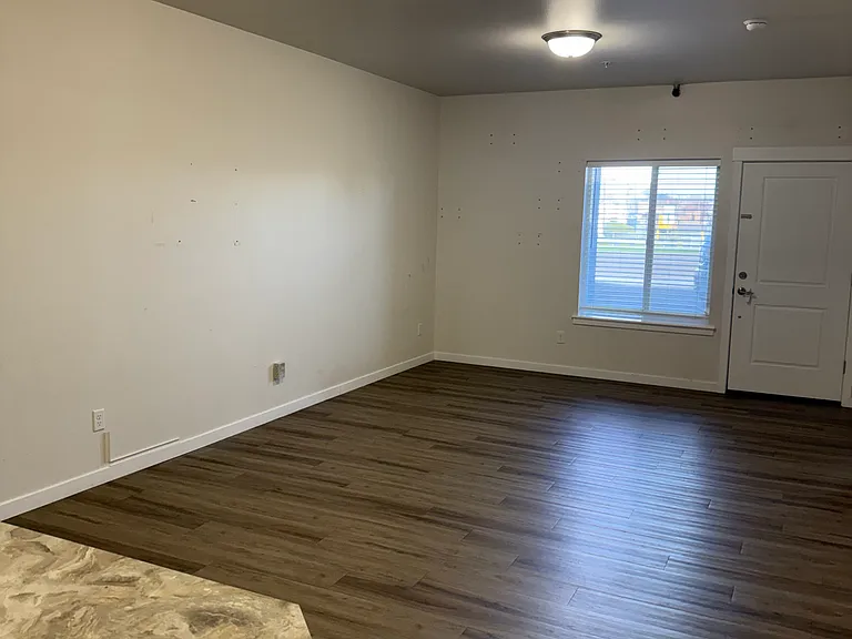 609 W Alder St #101 — Photo 7