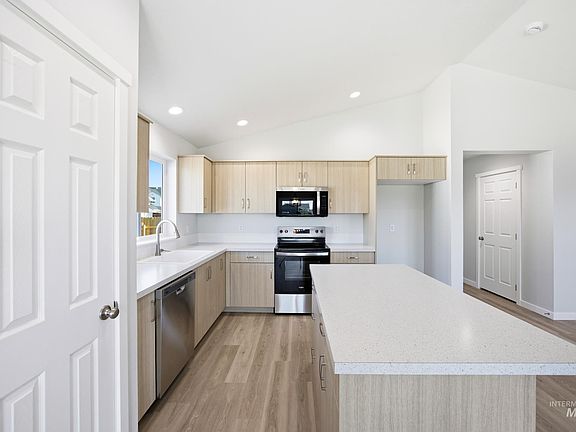 4th image of 1497 Sunday River St