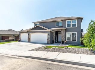1868 S Honeysuckle St, Kennewick, WA 99338
