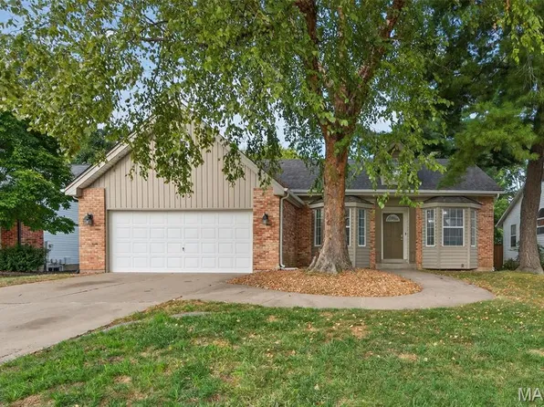 303 Laurel Lea Dr, Saint Peters, MO 63376