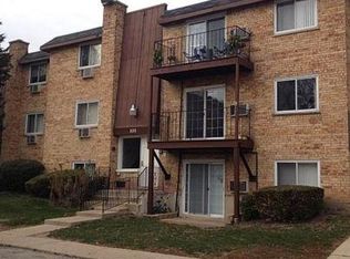 828 W College Blvd APT 201, Addison, IL 60101