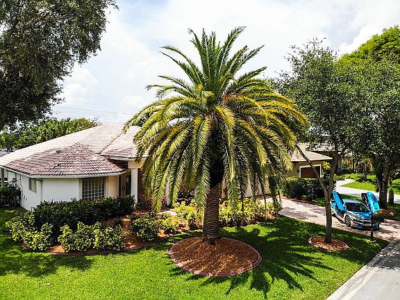 5th image of 6410 NW 41st St