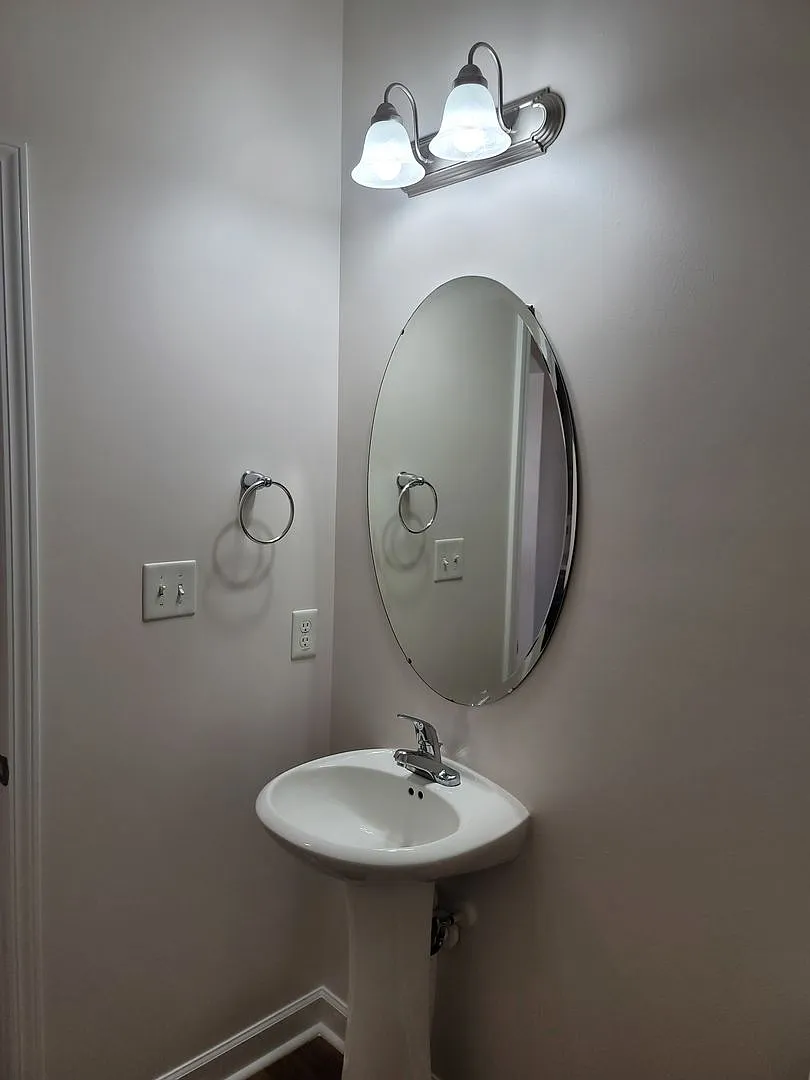 Immaculate 4 Bedroom, 3.5 Bath Home Located in Established Neighborhood. Minutes from Fort Bragg! — Photo 4