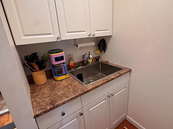 5th image of 236 E 28th St APT 6C