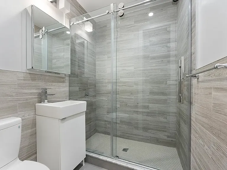 345 E 92nd St #1-A — Photo 8
