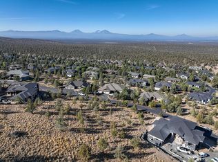 944 Highland View Loop, Redmond, OR 97756