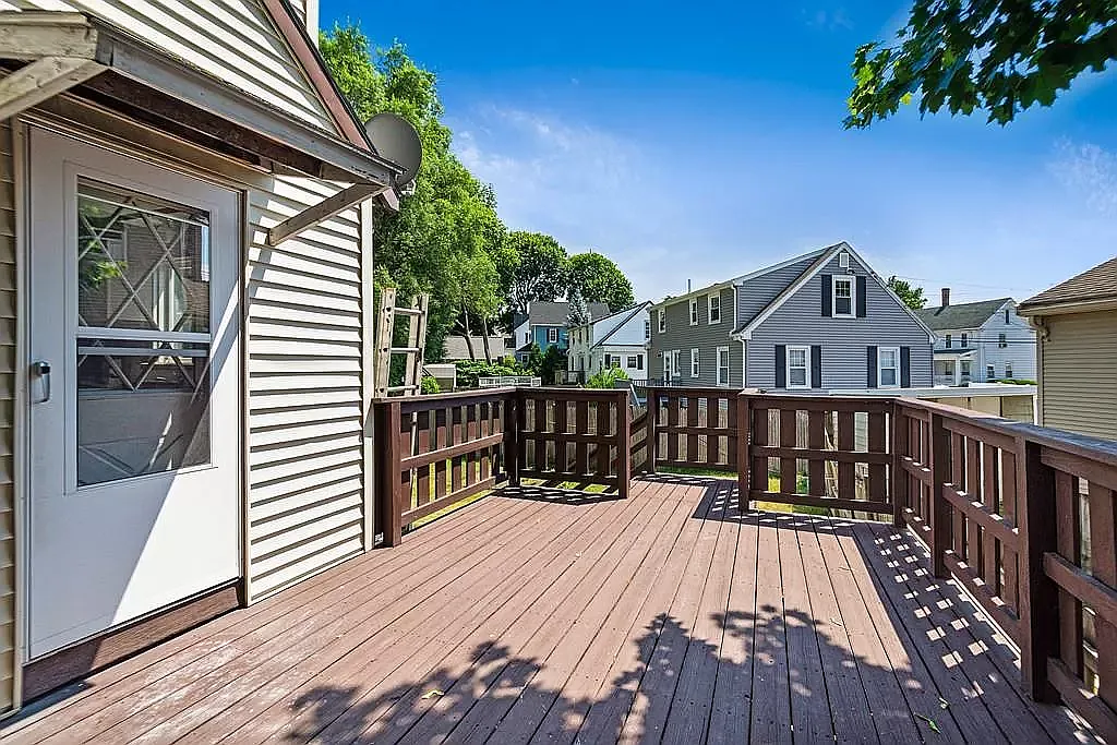 5 bed, 2285 sqft, $1,050 — Photo 1