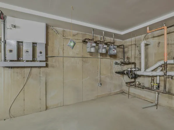 747 Essex Street image 22 of 23