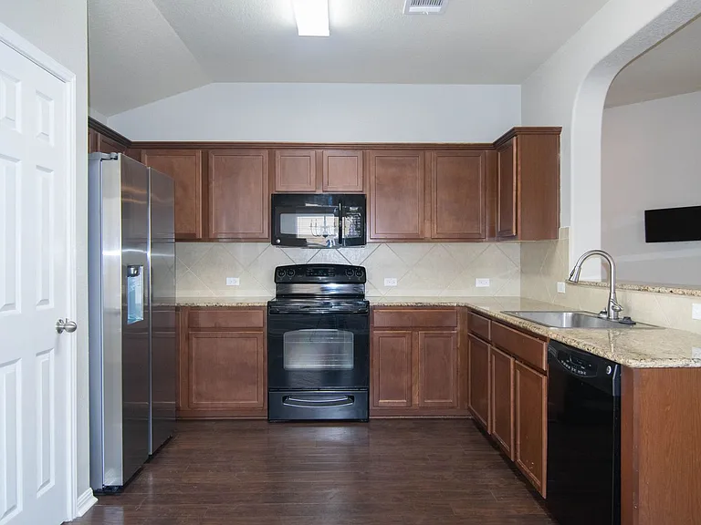 504 Comal Run — Photo 5
