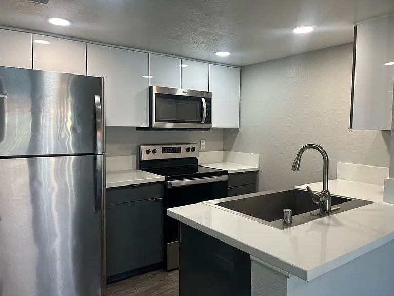 Corona Pointe Resort — Photo 181