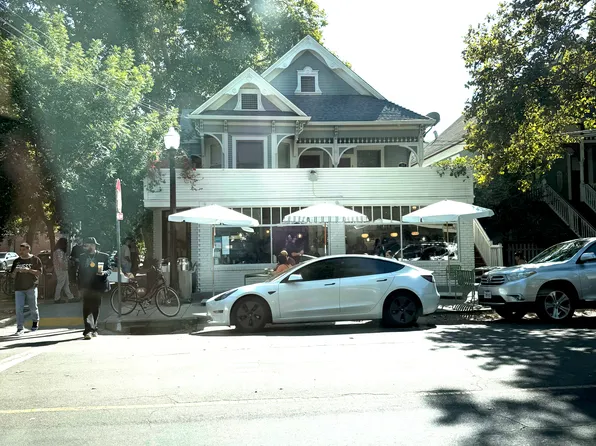 703 19th St APT 2, Sacramento, CA 95811