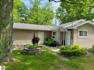 682 N Lakeview Dr, Hale, MI 48739