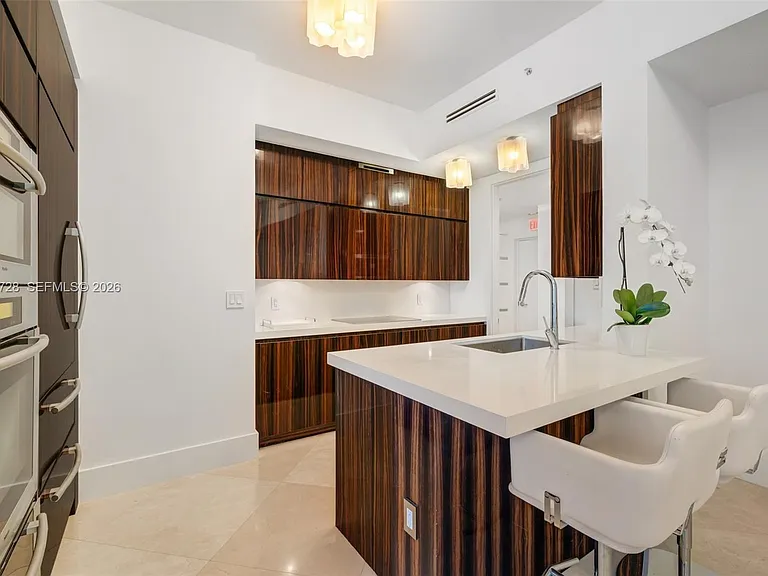 50 S Pointe Dr #903 — Photo 6