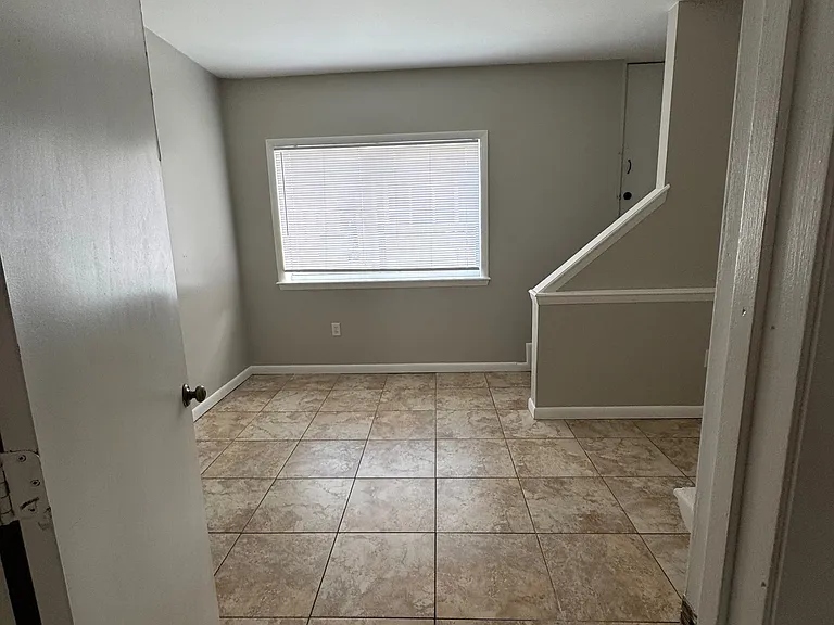 20 N Eustis St #4D — Photo 9