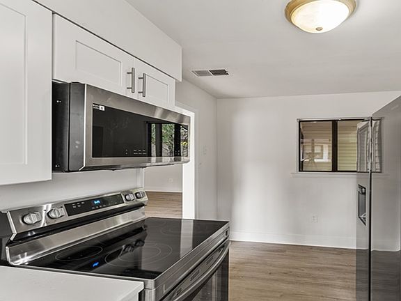 3rd image of 4148 Meadowland Ct