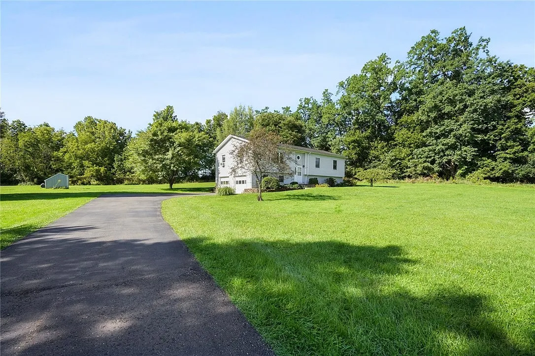 3 bed, 3.0 bath, 2316 sqft, $2,500 — Photo 4