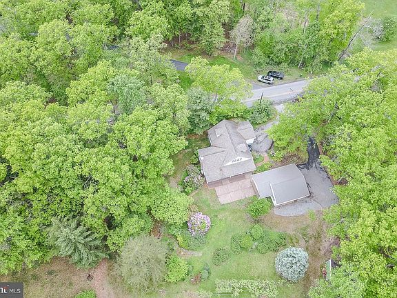 4th image of 1834 Decker Hollow Rd