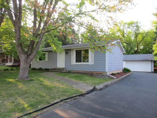 122 Liverpool Dr SE, Poplar Grove, IL 61065