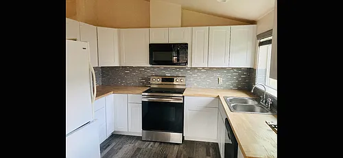 246 W Maple St Photo 1