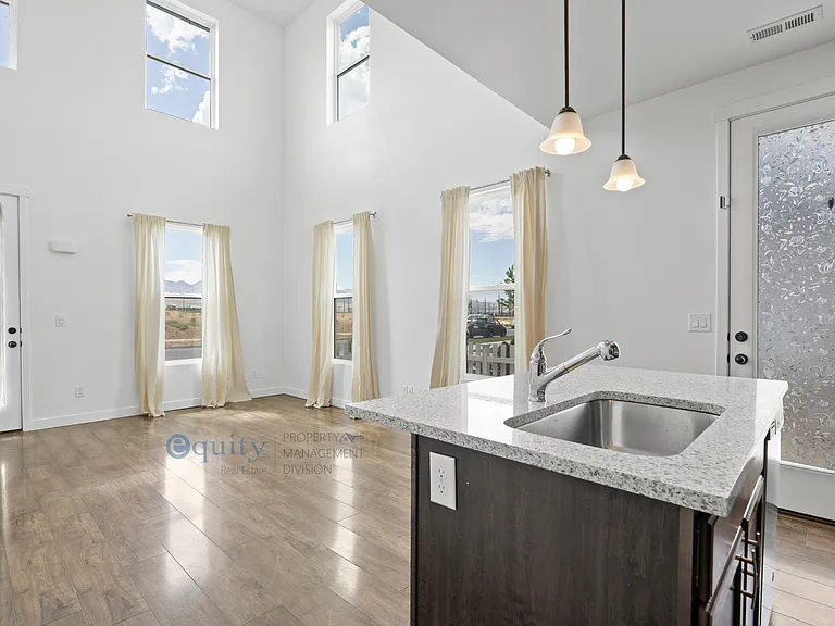 10539 S Liv Way — Photo 10