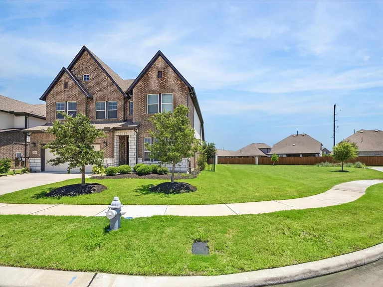11718 Lost Maples Springs Dr — Photo 3