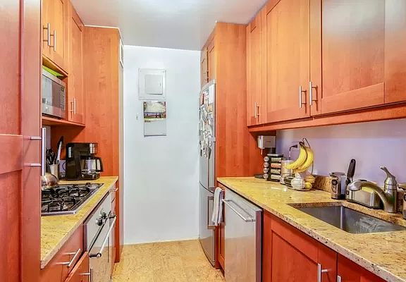 3rd image of 401 E 89th St APT 8E