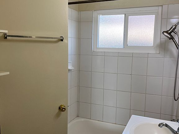5th image of 582 N Currier St #582