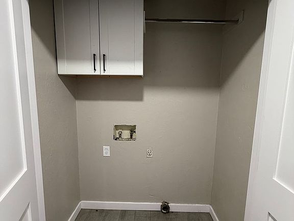 4th image of 2619 Oakhurst Dr #B