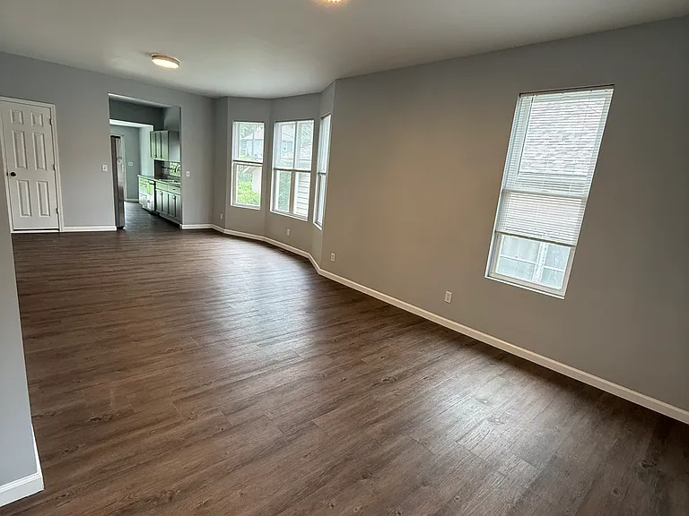 2105 Dewey Ave — Photo 3
