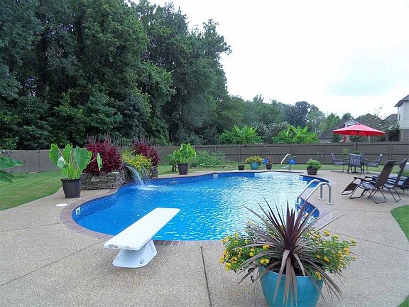4th image of 137 Charleswood Dr