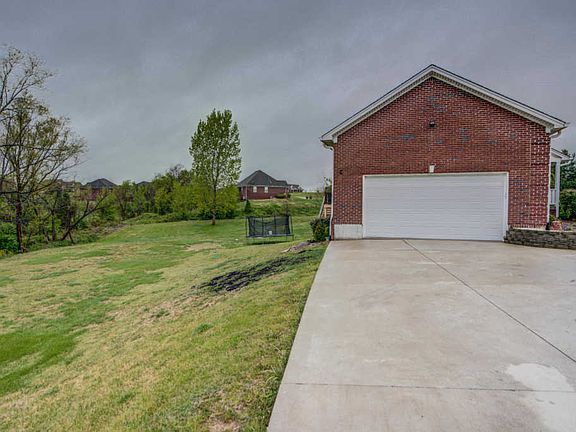 4th image of 133 Starshine Ct