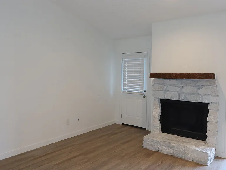 9607 Aberdeen Way #B — Photo 3