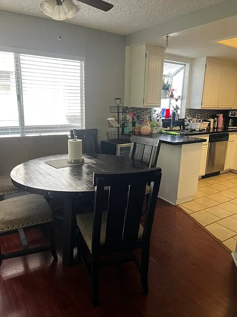3 bed, 1003 sqft, $3,100 — Photo 4