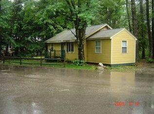 17 Collettes Grove Rd, Derry, NH 03038