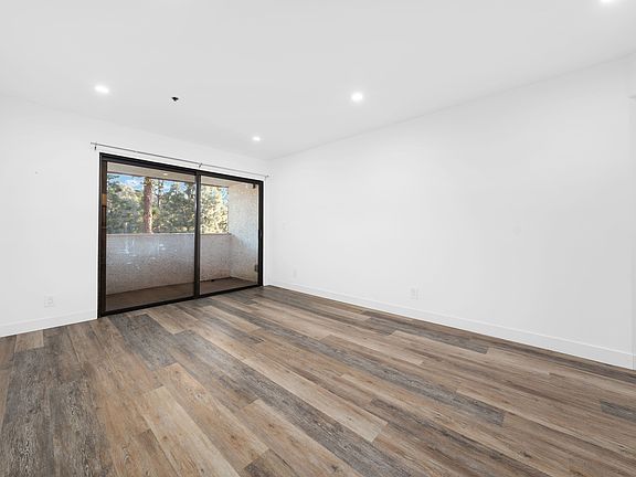 3rd image of 501 Palisades Dr APT 320