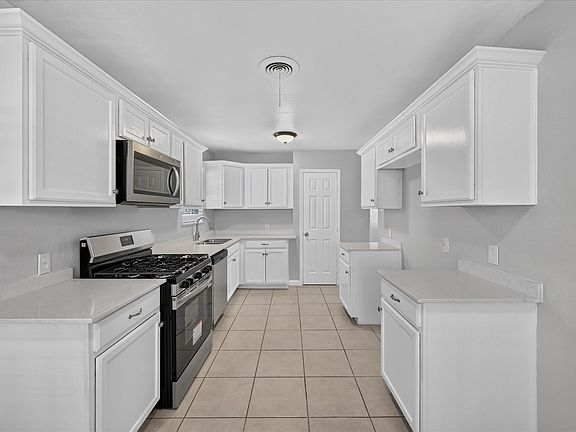3rd image of 3921 Dana Dr