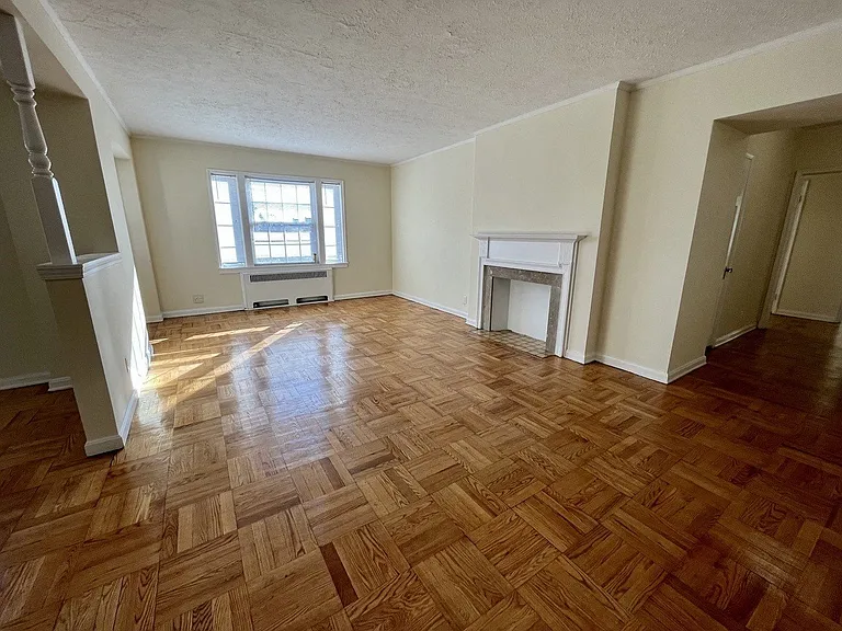 Spacious Cormere Living Room