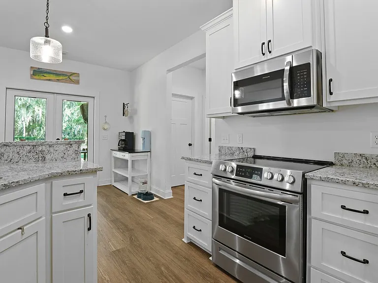 1003 Dolphin Ct NE — Photo 20