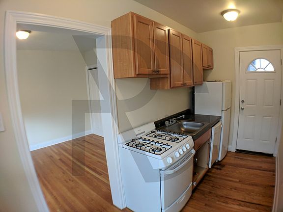 4th image of 429 W Belden Ave #204 B