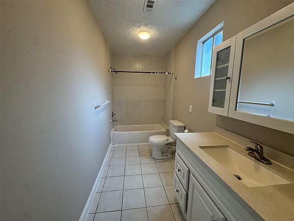 5th image of 814 Globe St