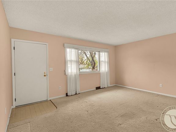 4th image of 2702 Rehberg Ln