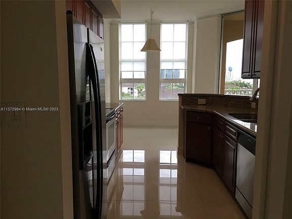 5th image of 3001 NE 185th St APT 623